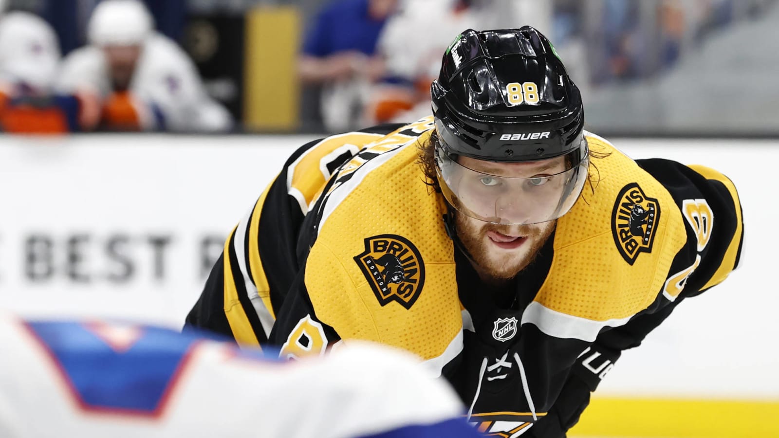 Watch: Bruins' David Pastrnak leads fans in chant at Czech soccer game