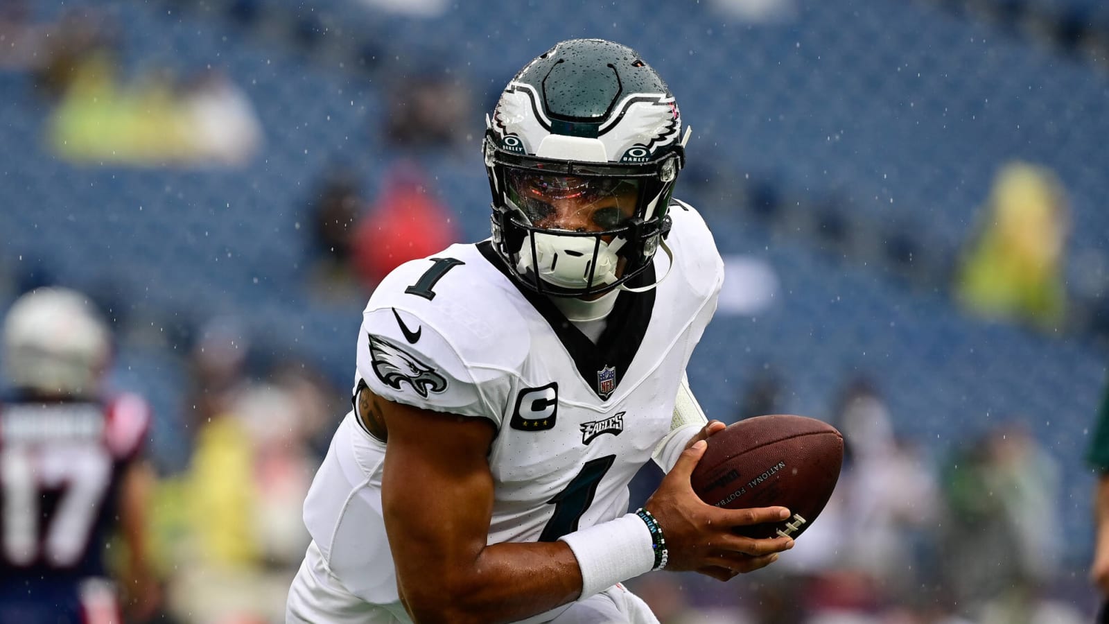 Eagles survive a sloppy showdown with the Patriots