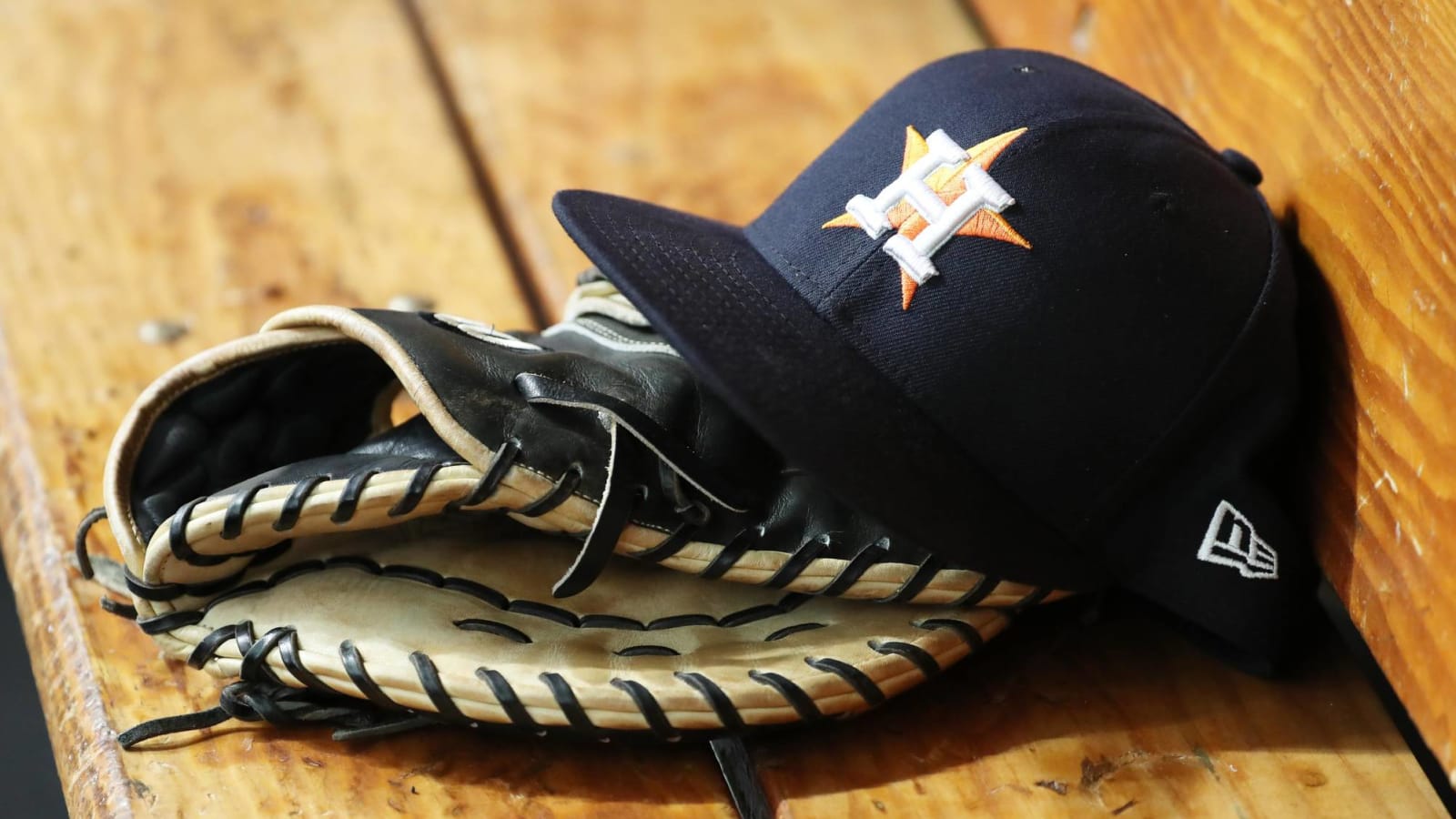 Astros reportedly exploring center field, bullpen markets