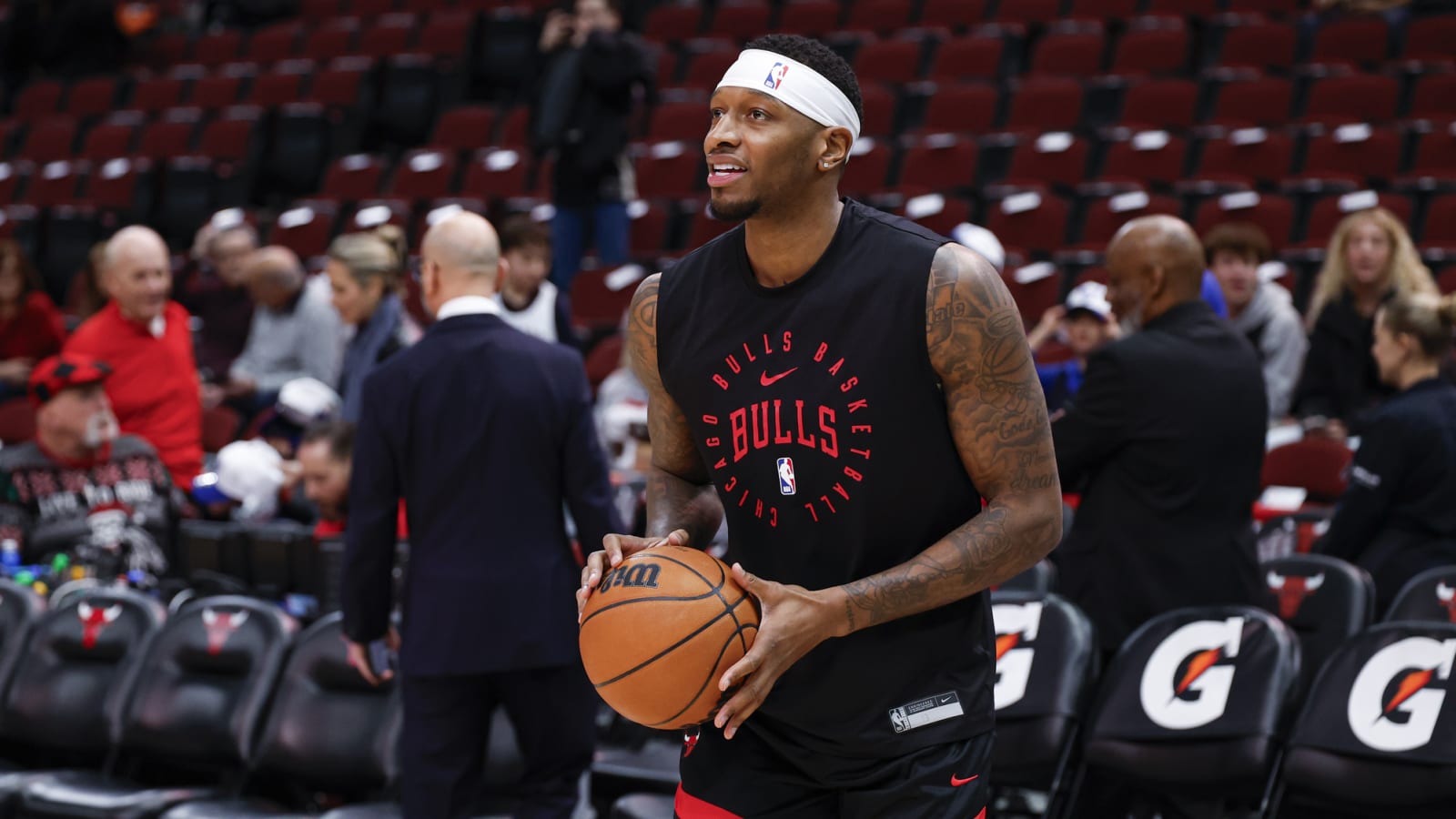 Chicago Bulls: A mock 4-team trade has been released that involves two players