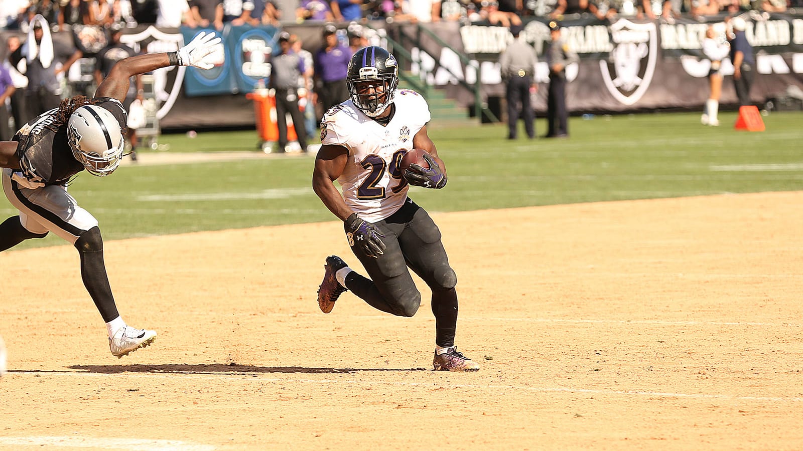 Ex-NFL running back shares how brutal playing on Oakland Coliseum dirt is