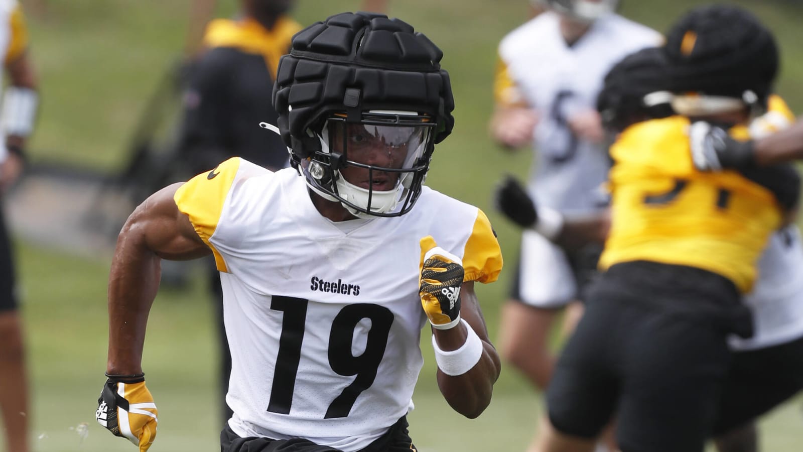 Steelers Find New Ways to Use Calvin Austin’s Speed