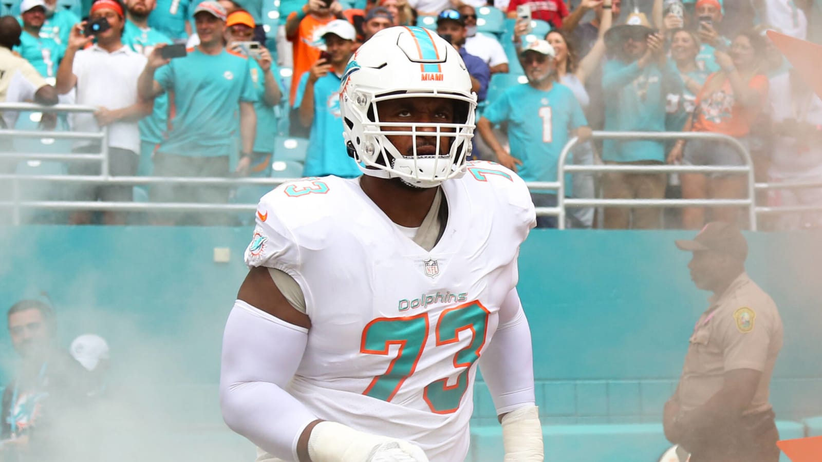Dolphins agree on extension with key offensive tackle