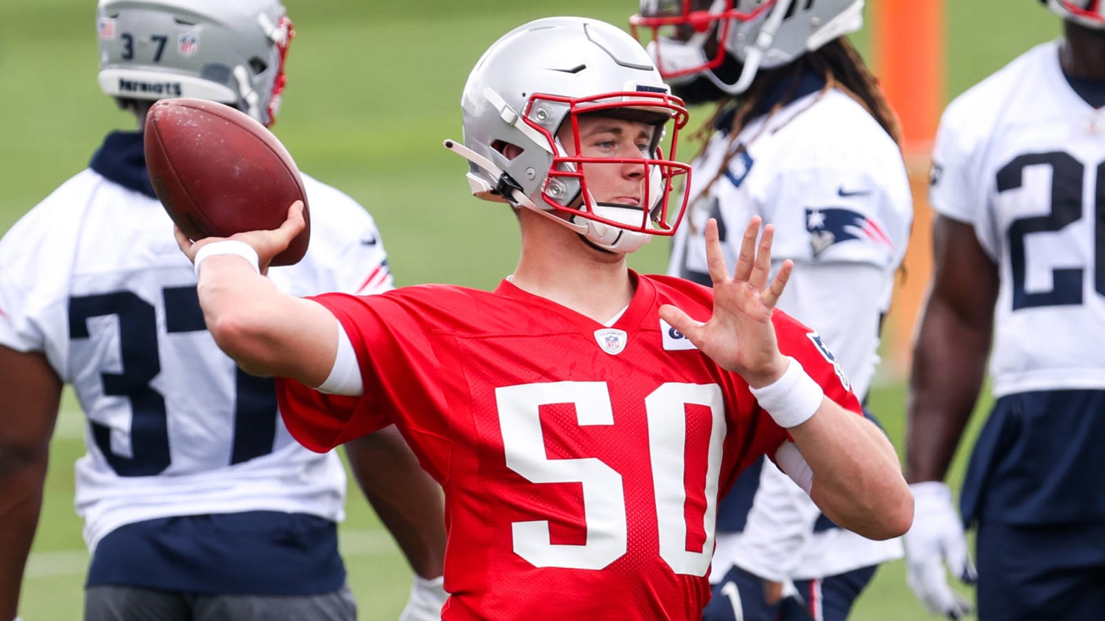 Three reasons why Patriots rookie QB Mac Jones should start