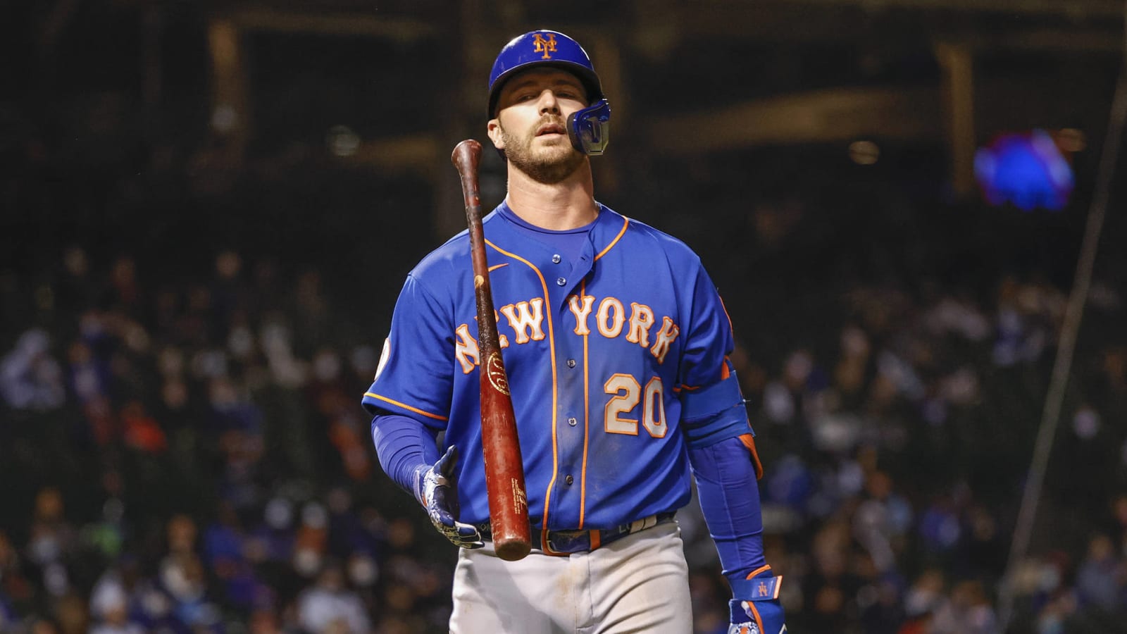 New York Mets Pete Alonso (20) congratulates New York Mets Francisco Lindor  (12) on his home run against the Chicago Cubs during the first inning of a  baseball game Wednesday, April 21