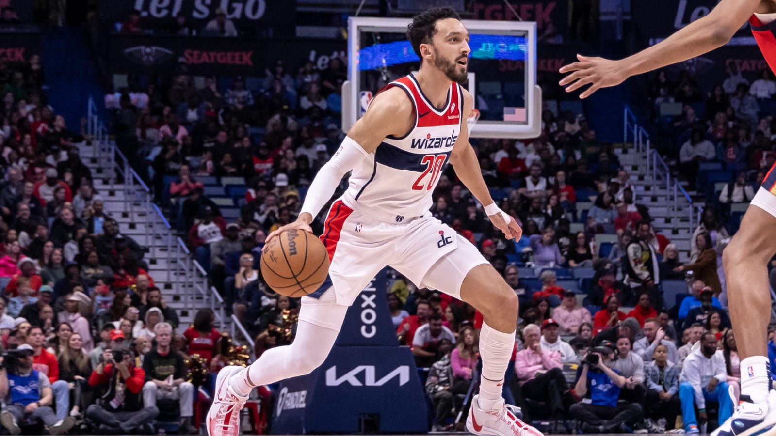 Knicks reportedly showing interest in free agent sharpshooter