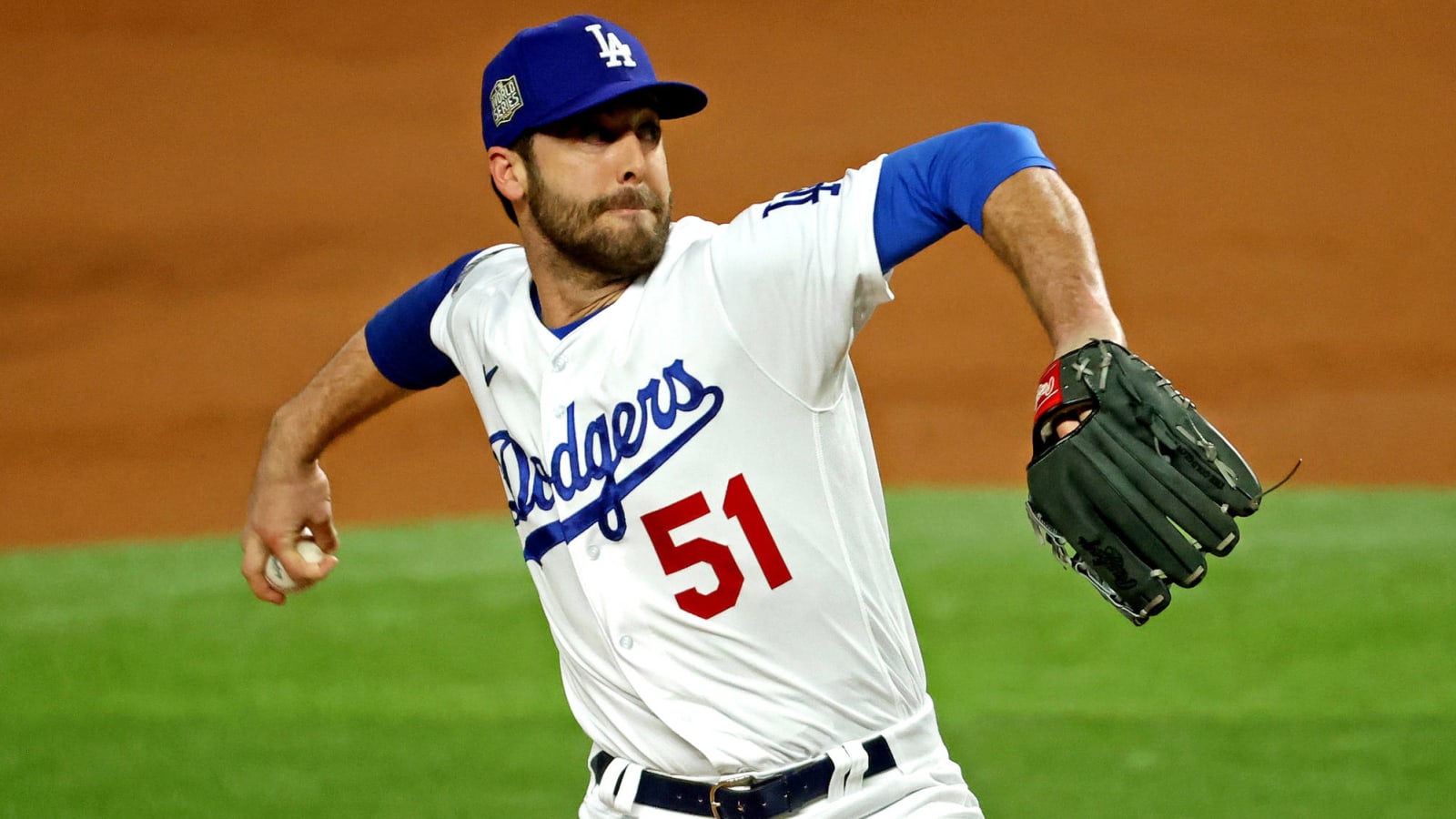 Reliever Dylan Floro, Dodgers avoid arbitration