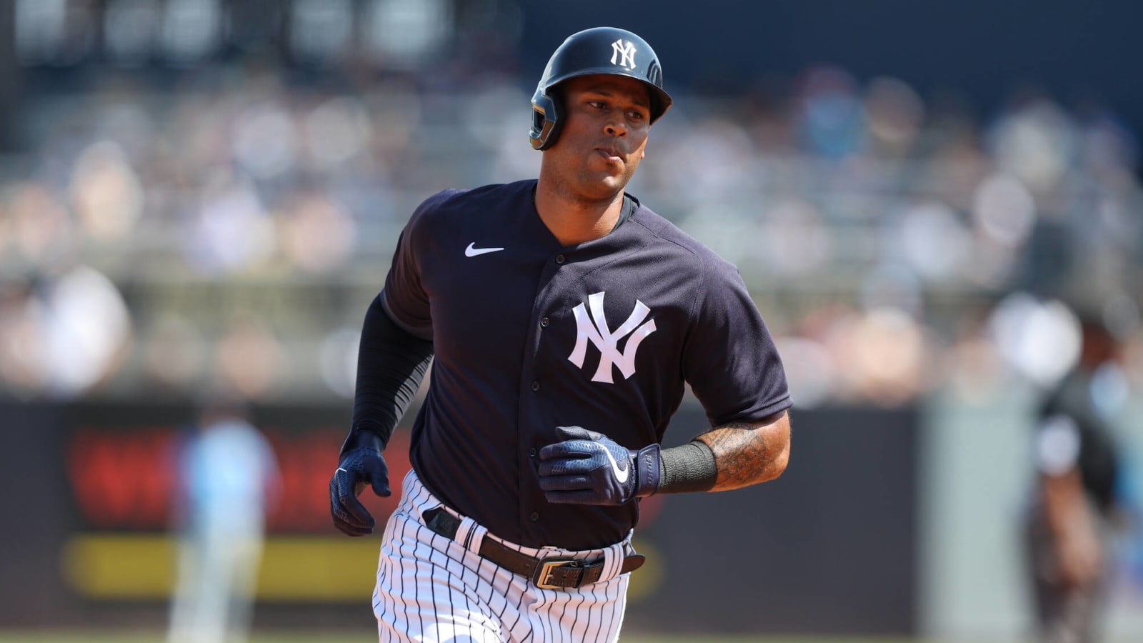 Yankees' Aaron Hicks dances around trade request question