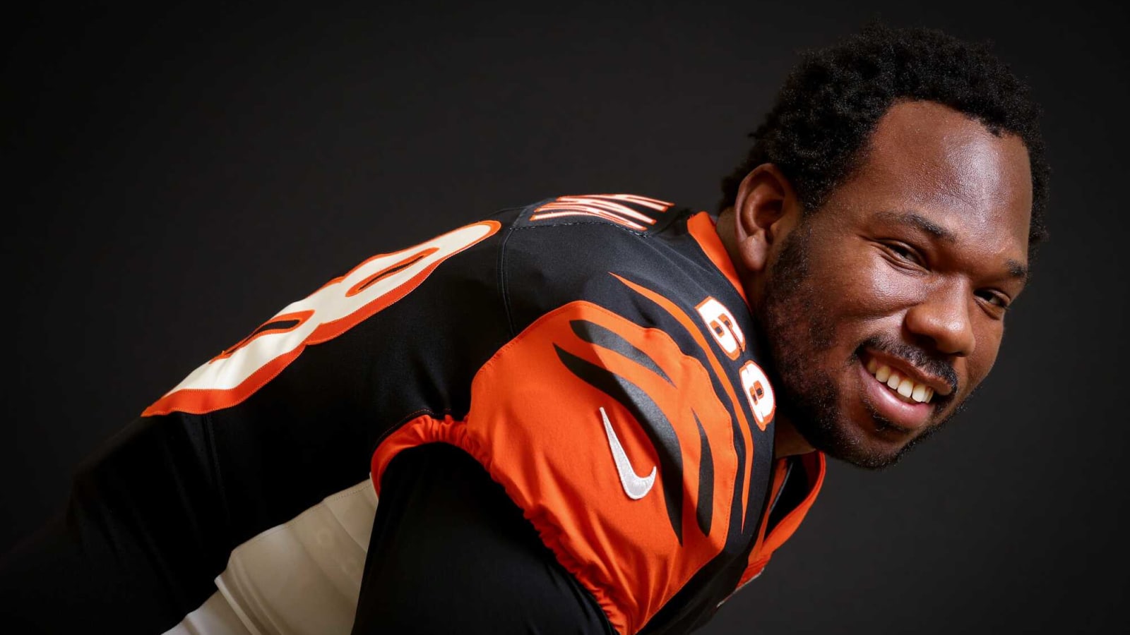 Commanders Sign OT Bobby Hart