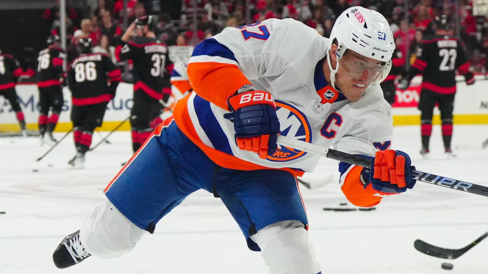 Islanders’ Anders Lee: Buy Out, Trade, or Keep?