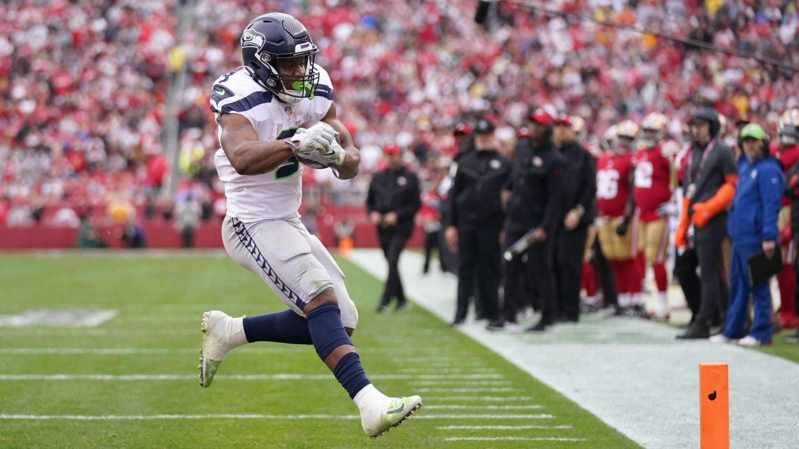 Seahawks lose star running back, rookie backup to injury