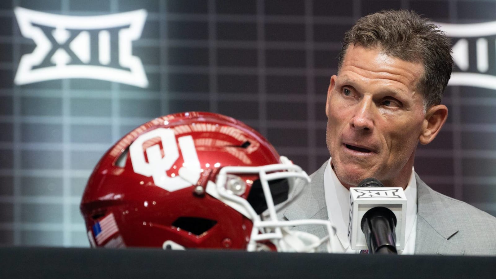 Brent Venables defends first Oklahoma season with shot at Miami