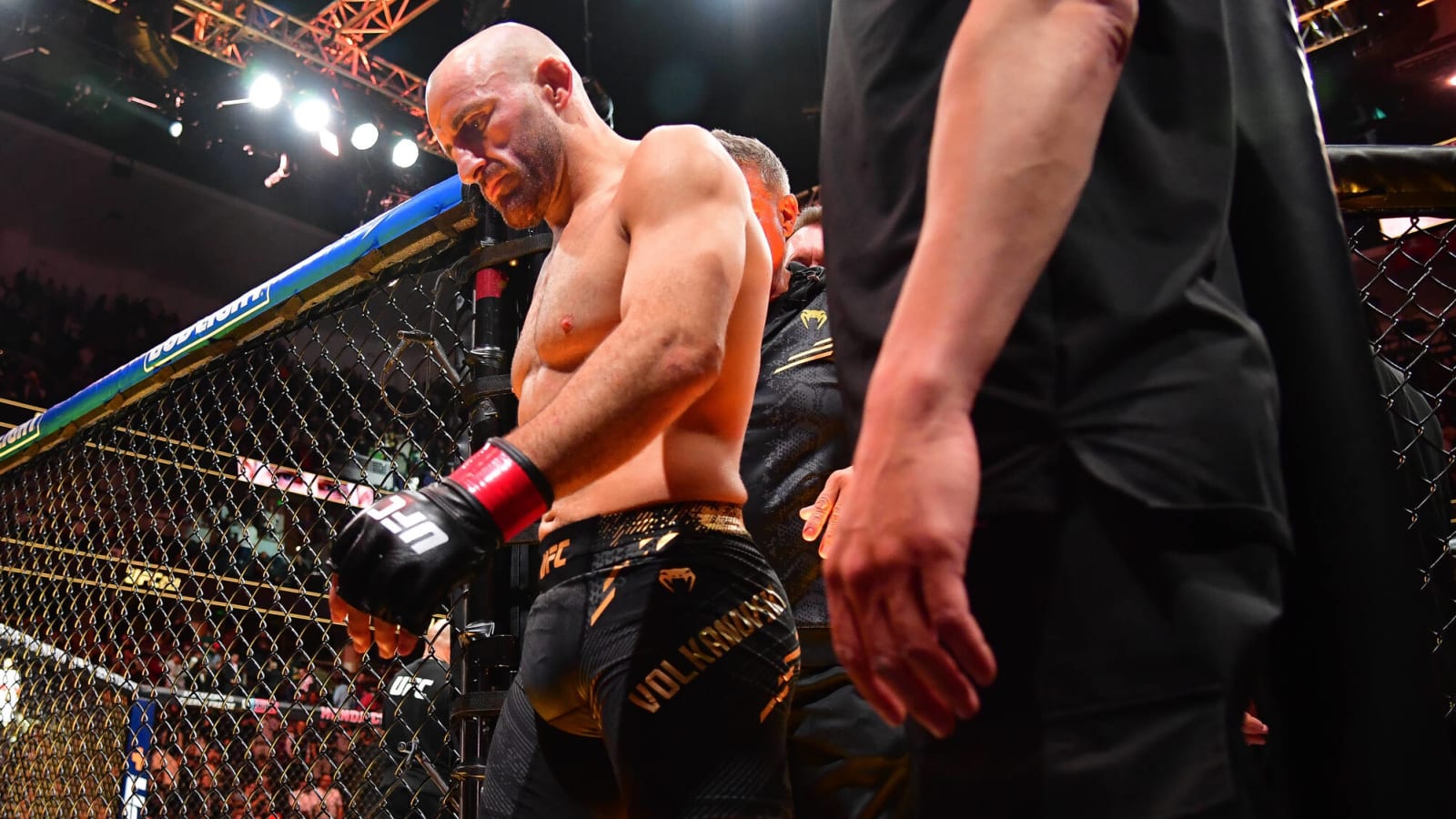 'He was scared of the Power!' TJ Dillashaw explains why Alexander Volkanovski lost the featherweight title to Ilia Topuria at UFC 298