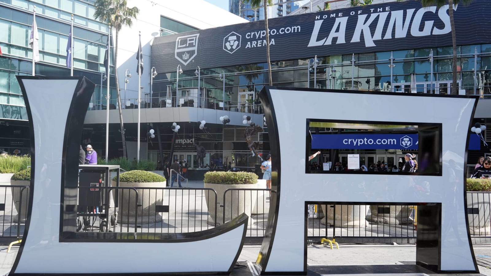 Kings fan left bloodied, with broken nose by puck