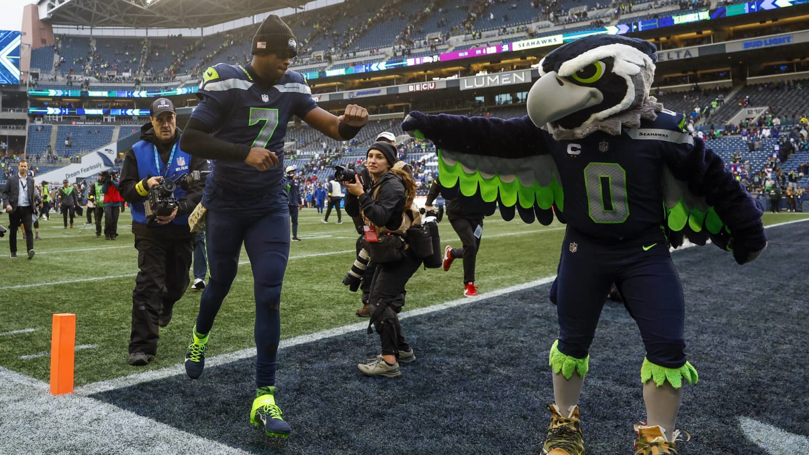 Watch: Seahawks players awestruck as ‘Oz the Mentalist’ reads their minds