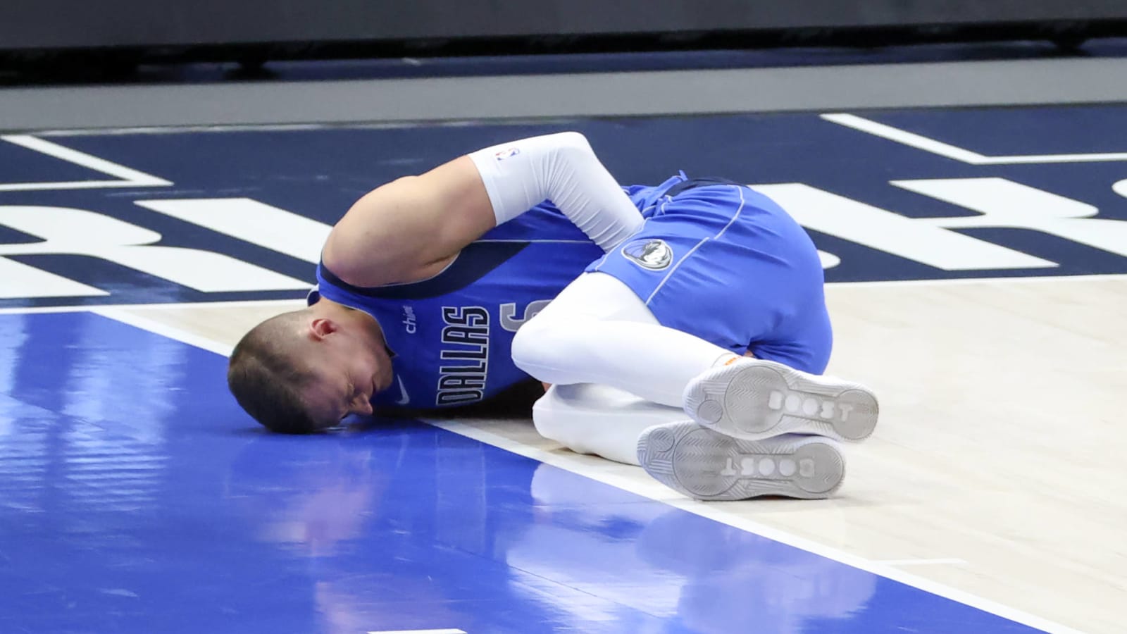 Mavericks hoping Porzingis' ankle injury isn't severe