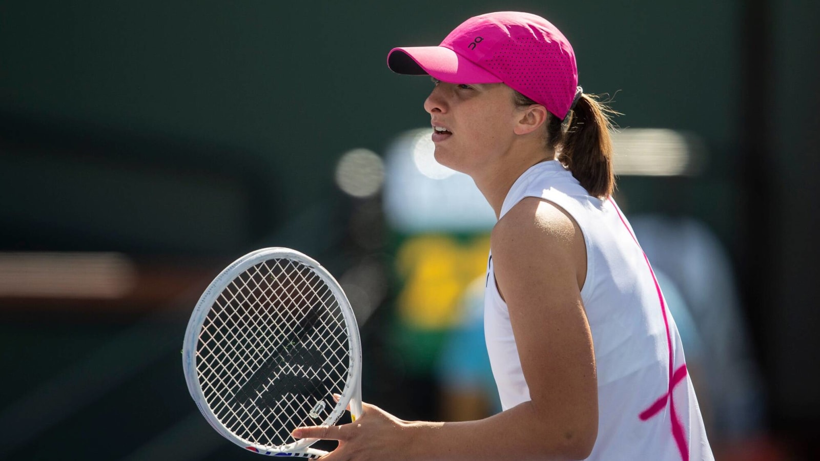 Watch: Iga Swiatek remains unfazed as Yulia Putintseva pulls a brilliant underarm serve at the Indian Wells!