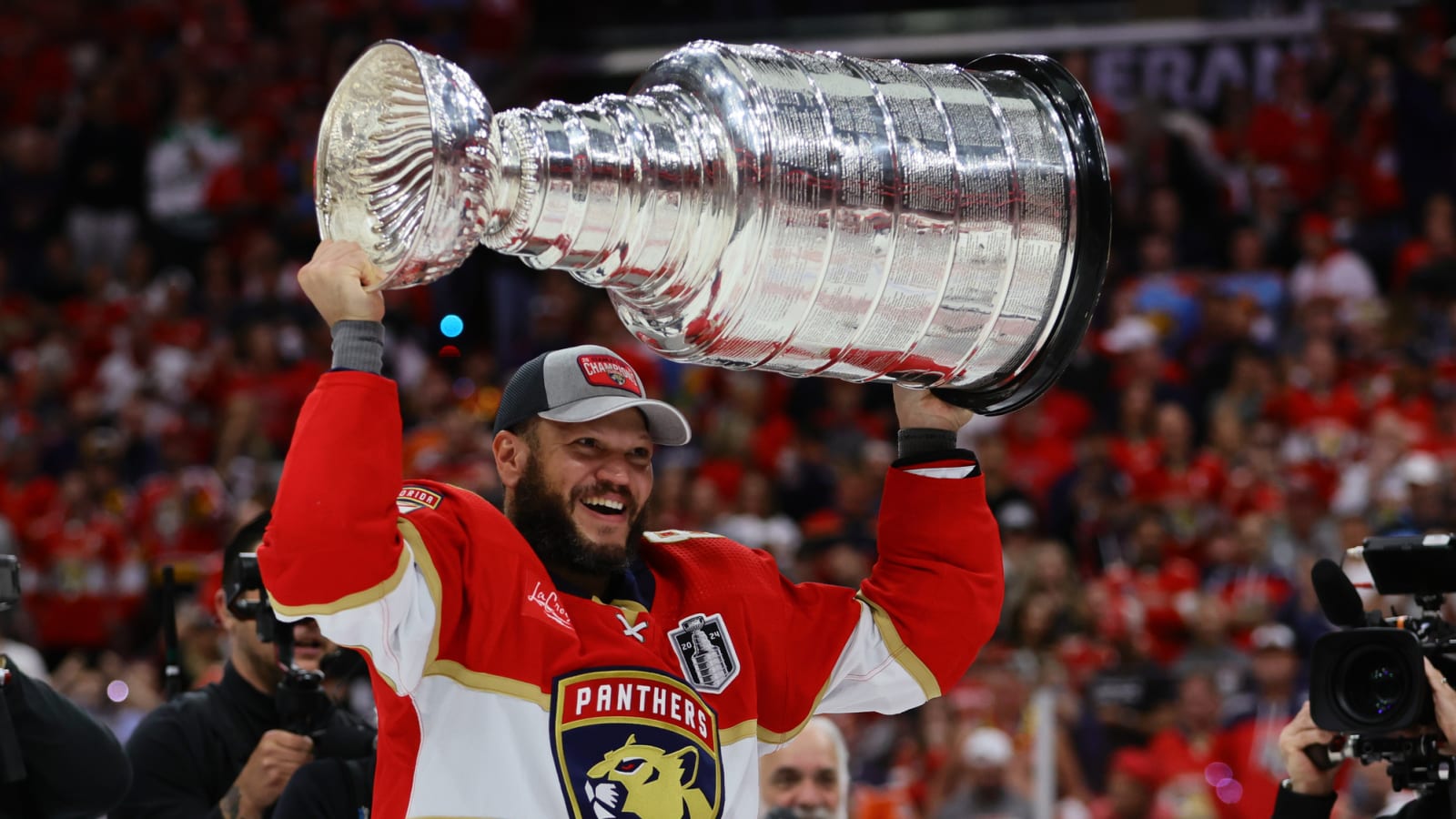 Panthers Stanley Cup winner announces retirement