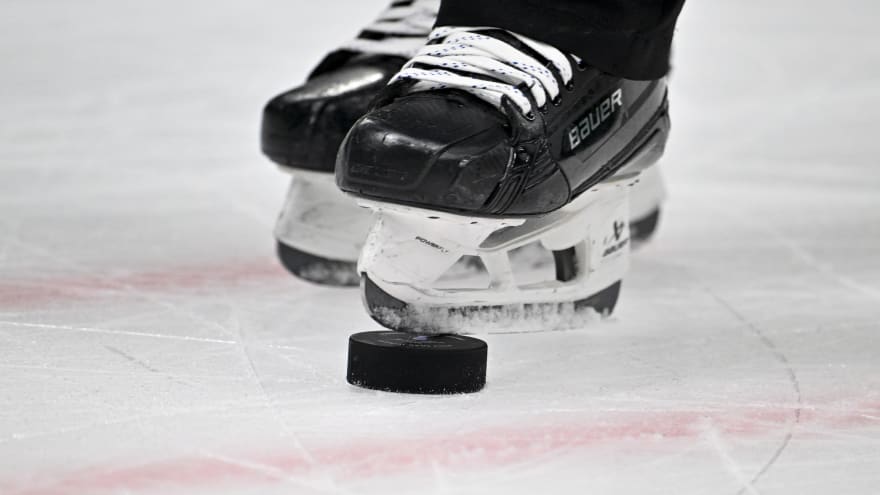 NCAA to consider allowing junior hockey league pros to play