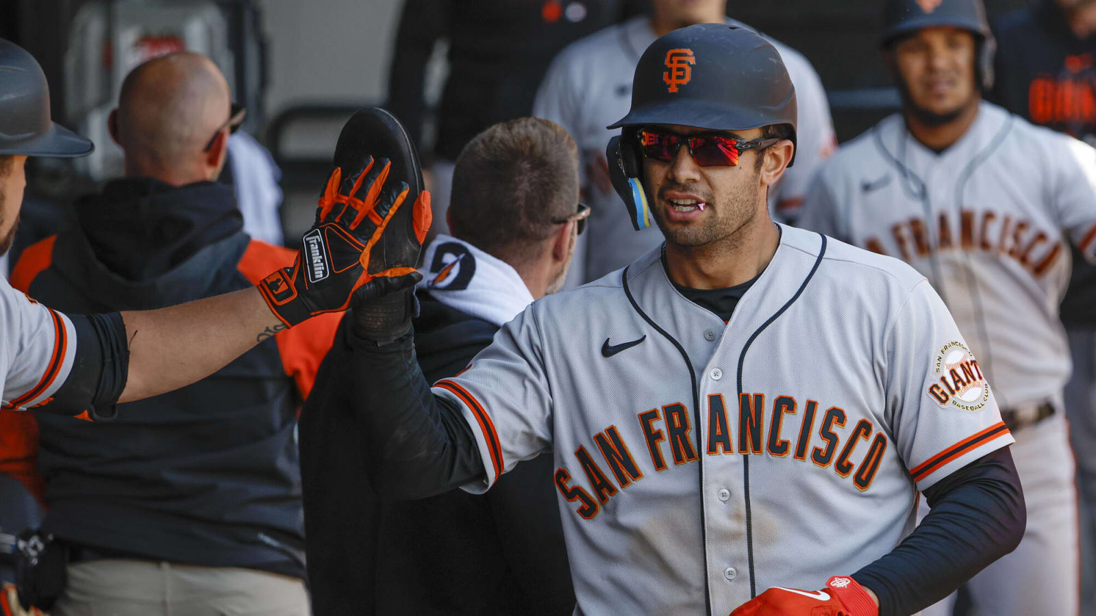 Giants rookie hits MLB homer with Barry Bonds-style bat