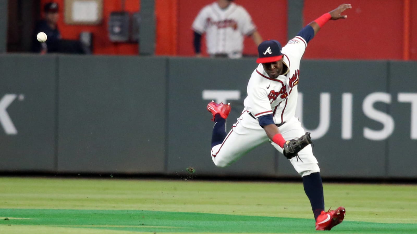 Watch: Braves' Guillermo Heredia misplays ball in Game 2 after entering  game