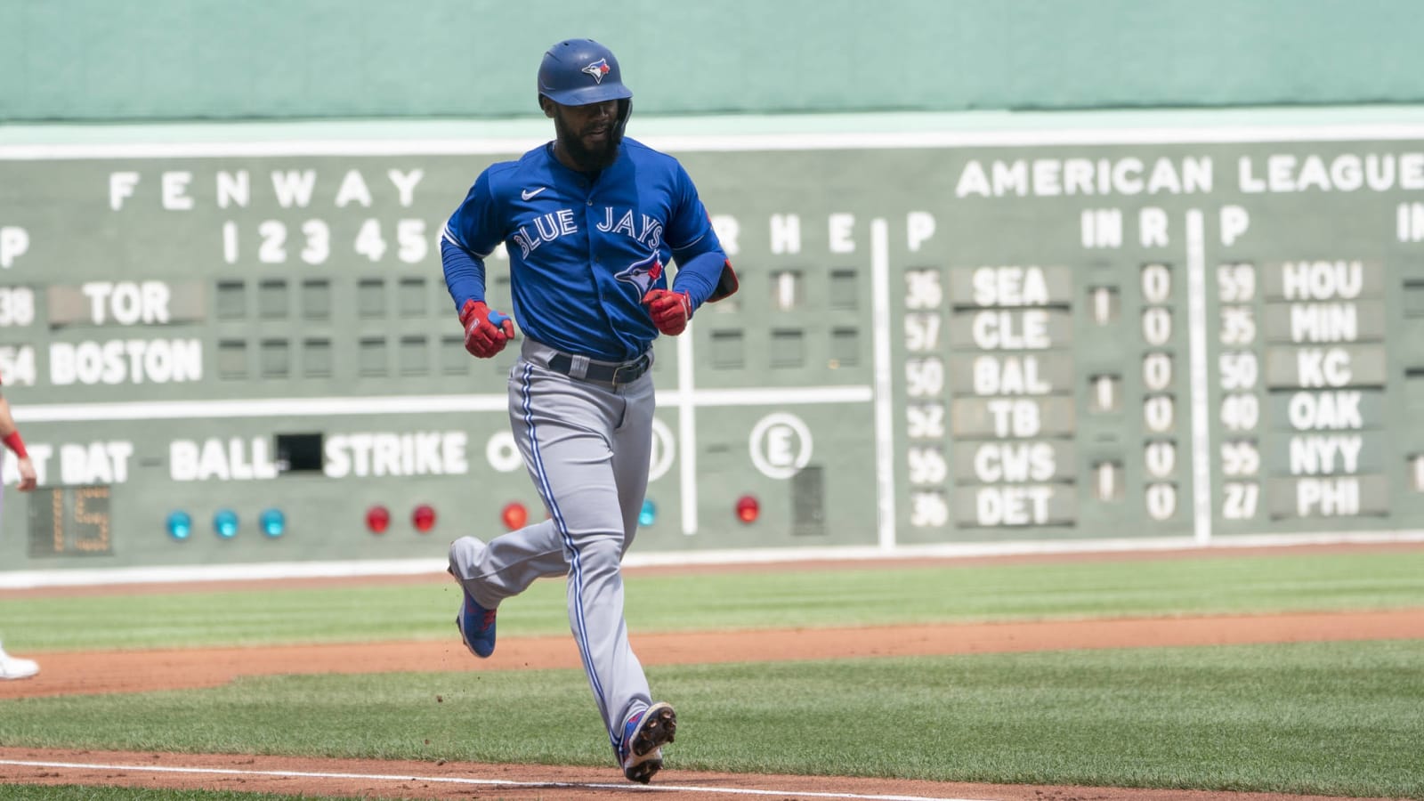 Blue Jays blast eight home runs in rout of Red Sox