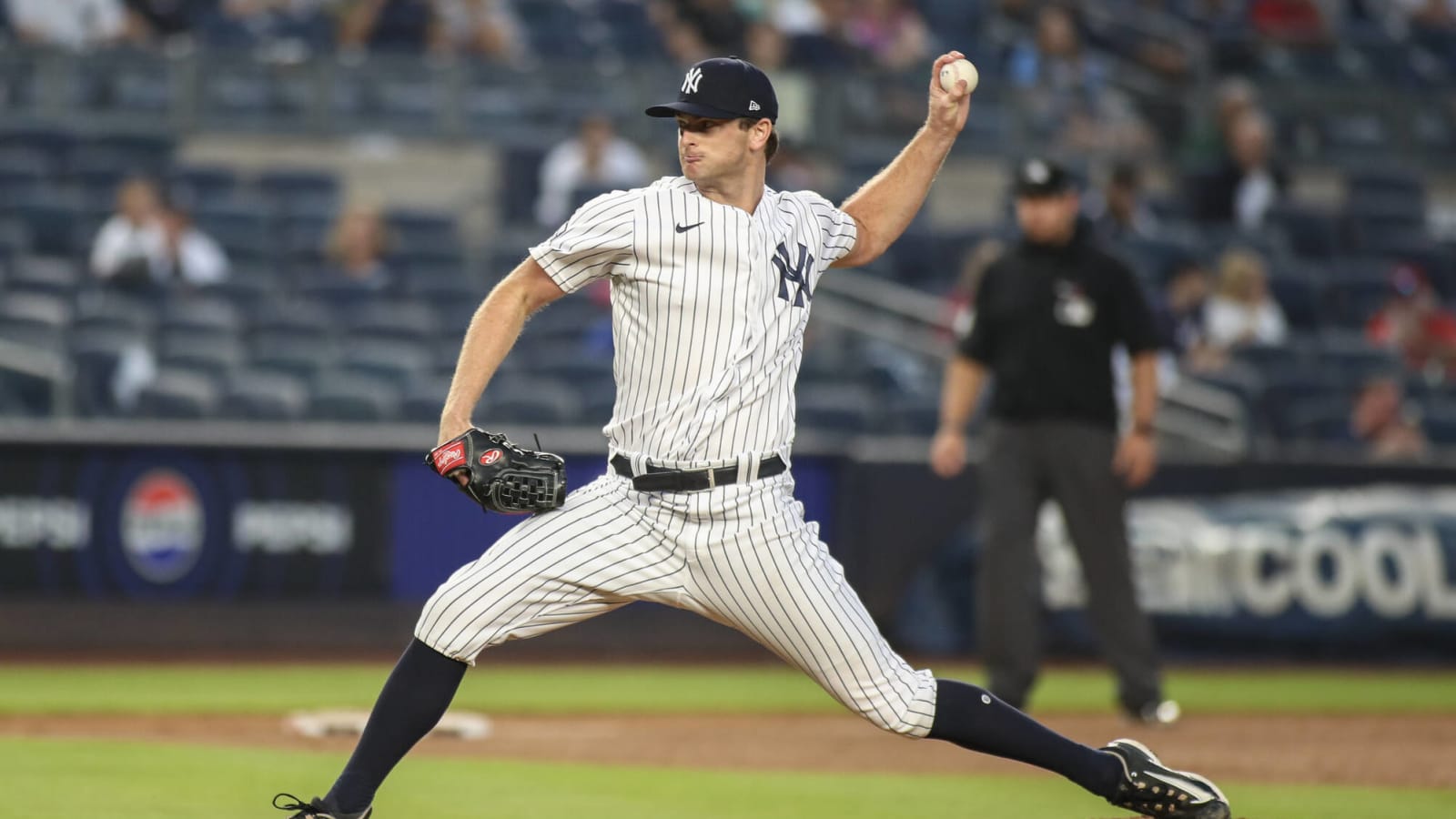 Orioles acquire reliever in trade with Yankees