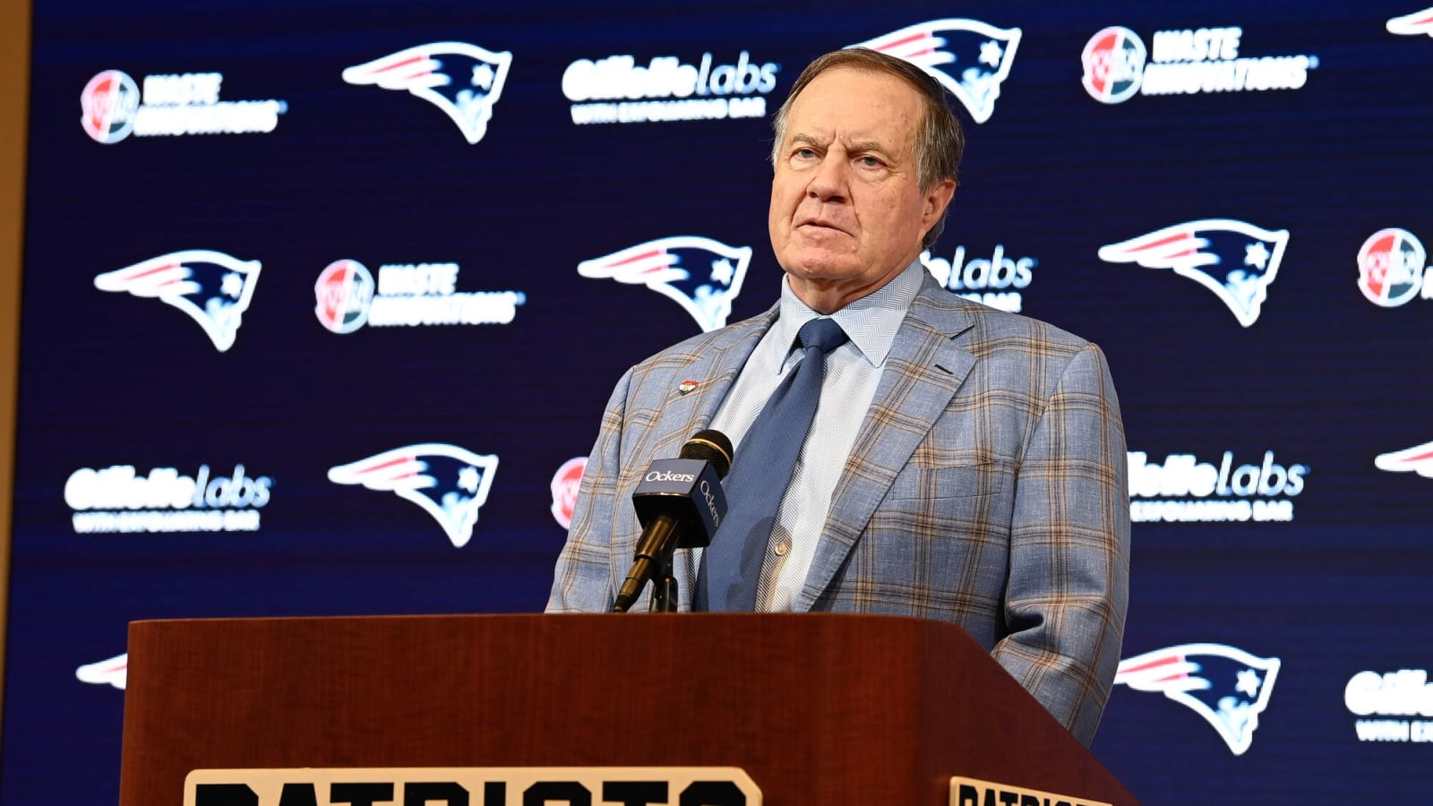 Hall of Fame QB reportedly pursuing Bill Belichick for big role