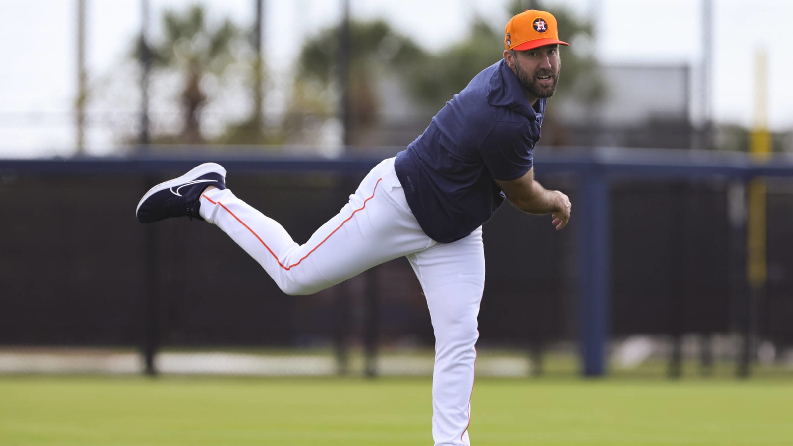 Injured Astros ace throws bullpen session