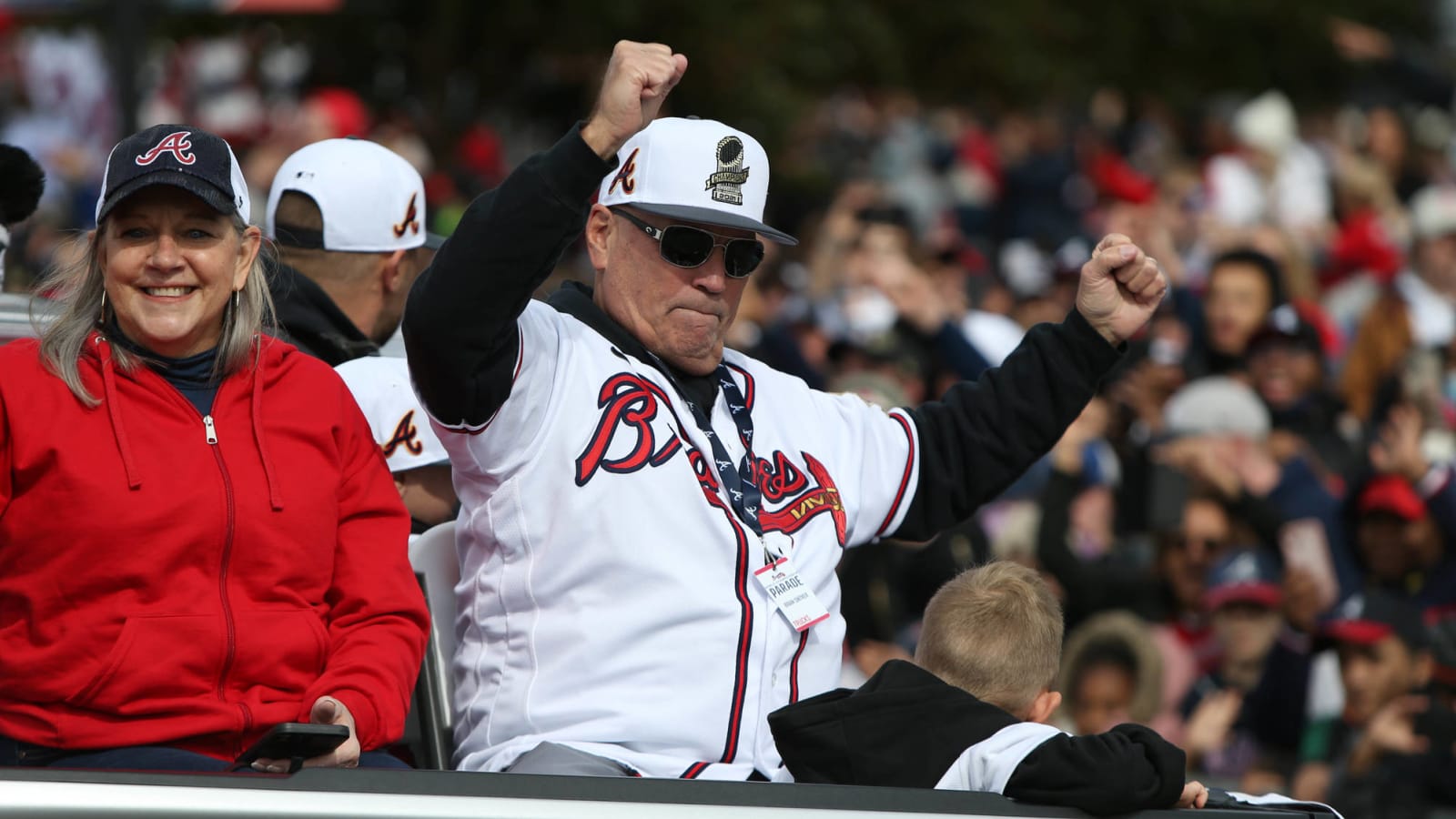 Braves exercise manager Brian Snitker's 2024 option