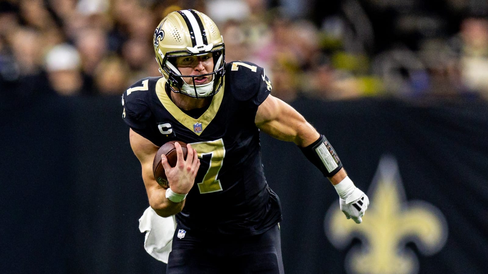 Taysom Hill's TD run, INT highlight eventful first quarter