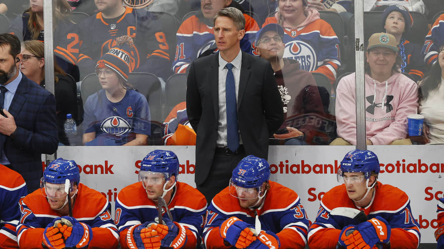 Should Coach Knoblauch of the Edmonton Oilers Stick With the Same Lineup for Game 5?