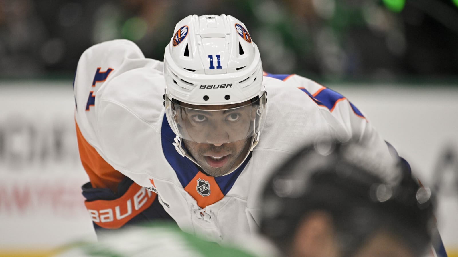 Islanders' Anthony Duclair leaves vs. Canadiens with injury