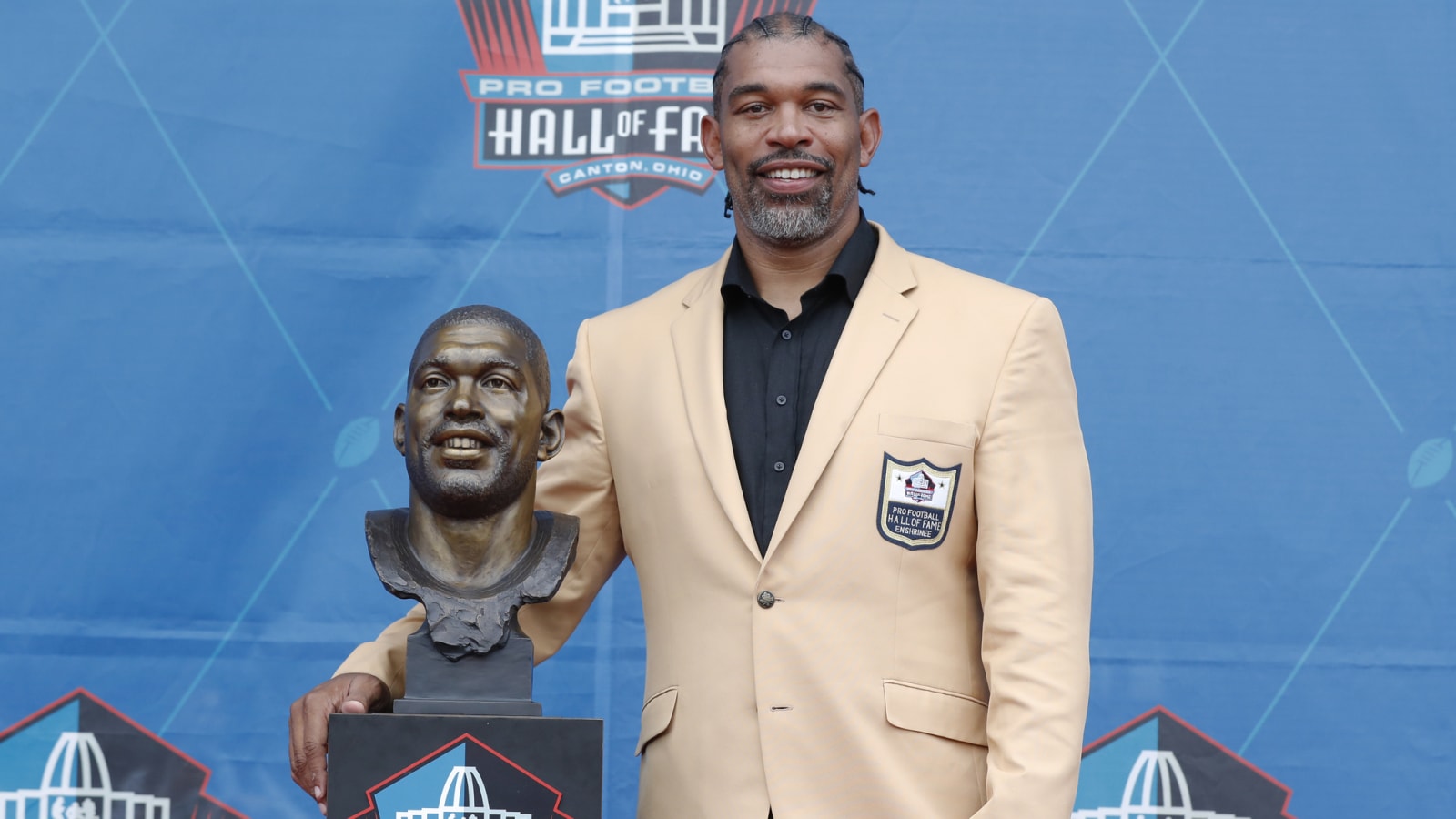 NFL Fans Are Loving Epic Julius Peppers, Michael Jordan Moment at Hall of Fame 2024 Ceremony