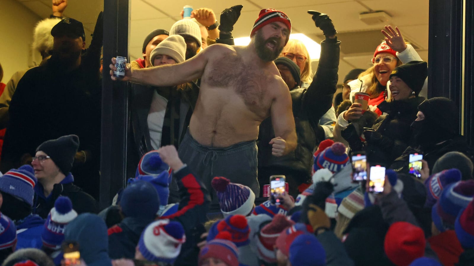 Jason Kelce one-up&#39;s Taylor Swift in hyping up Travis Kelce