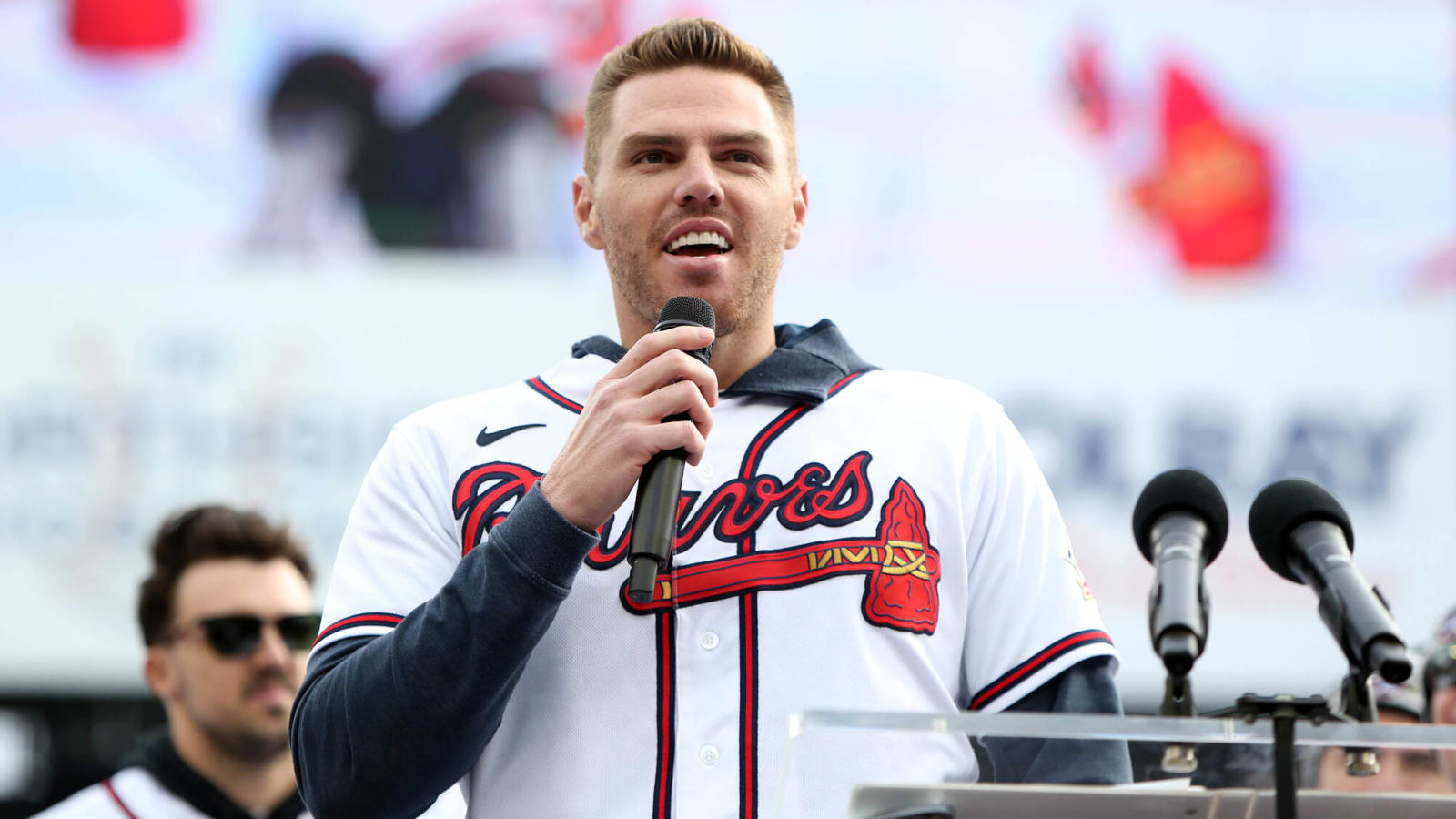 Freddie Freeman says goodbye to Braves fans