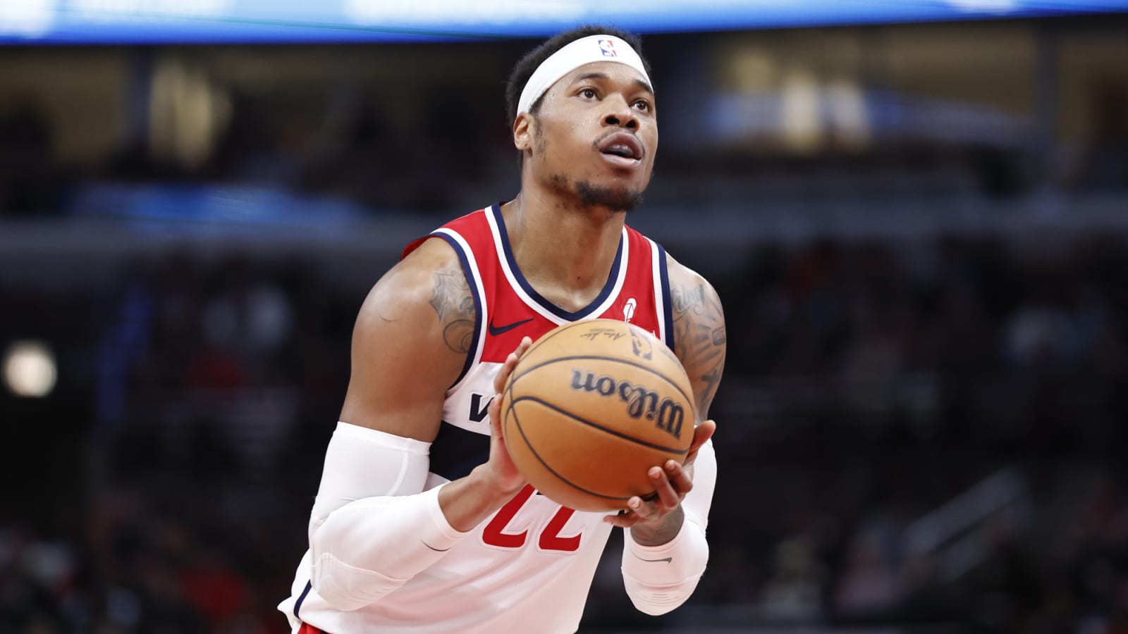Wizards ink center to new contract after he declines option