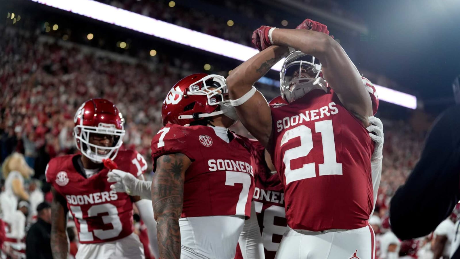 Watch: Xavier Robinson gives Oklahoma the lead at halftime