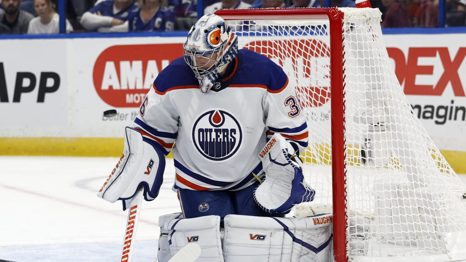 Oilers’ Jack Campbell leaves game after puck clips his eye