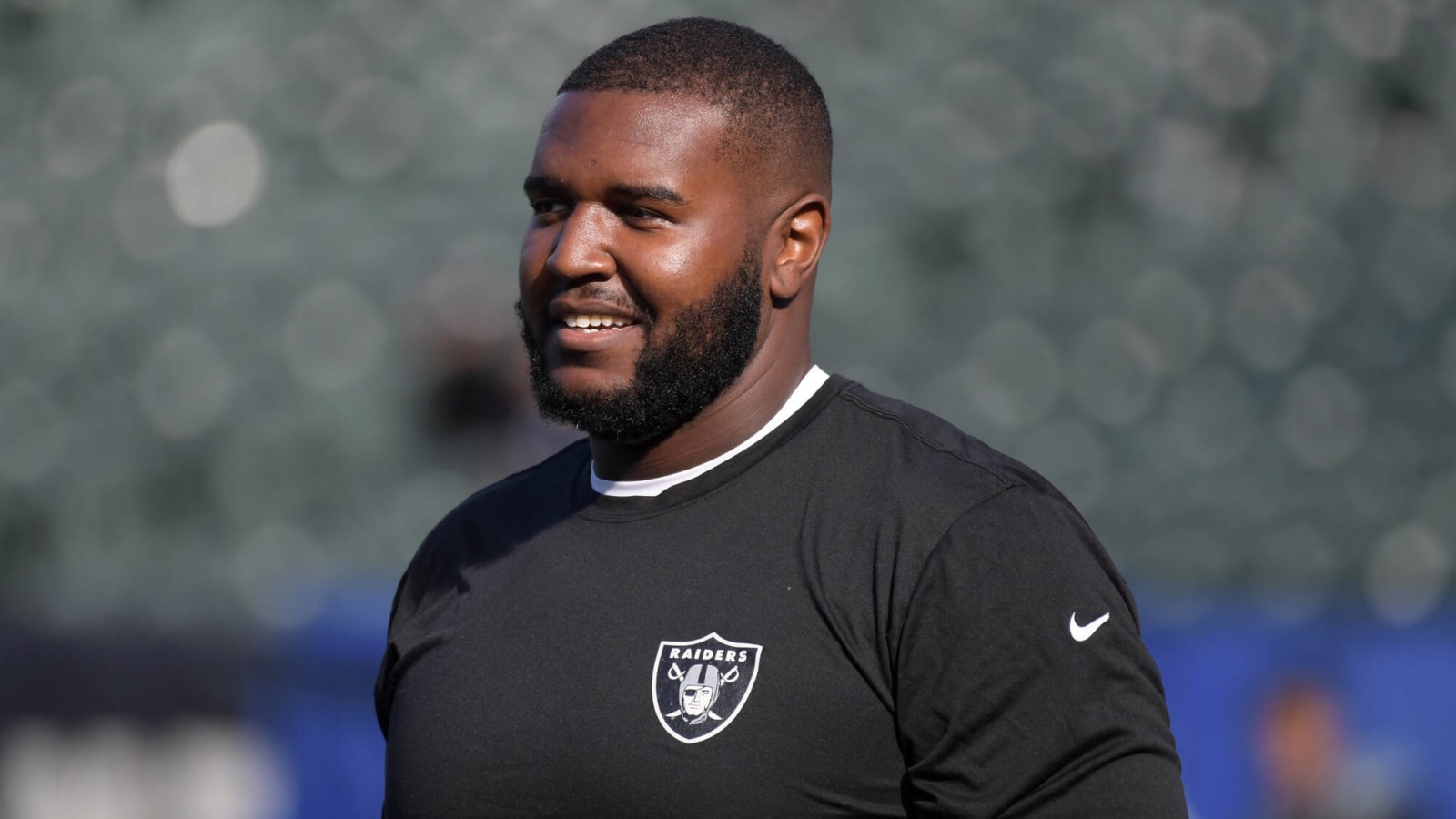 Raiders retain veteran tackle Brandon Parker