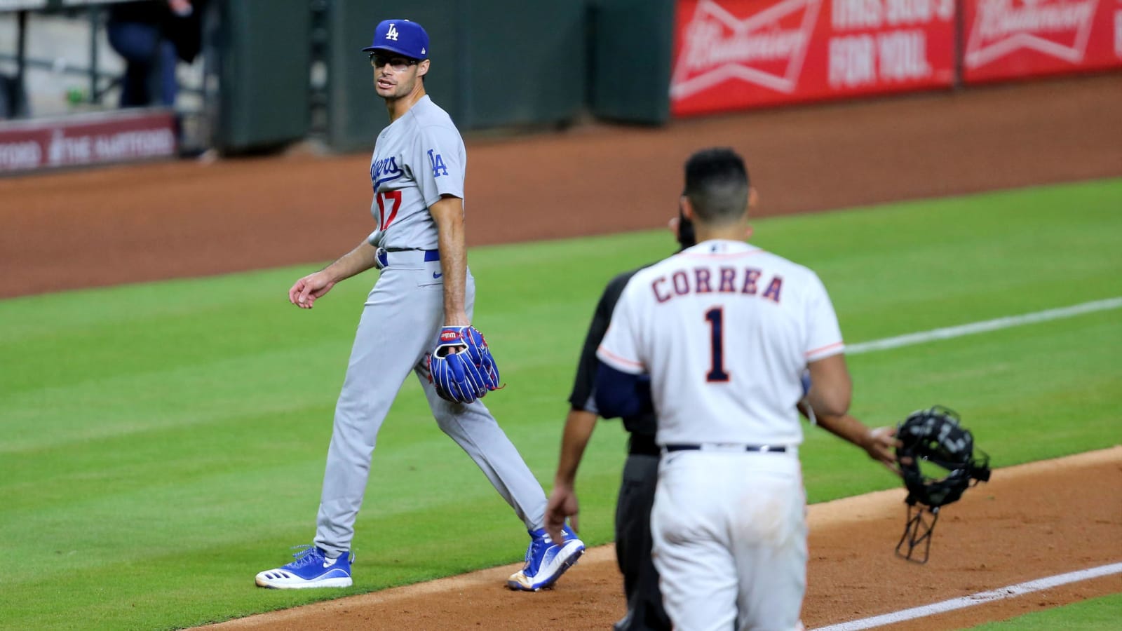 Joe Kelly, Dave Roberts suspended after incident vs. Astros 