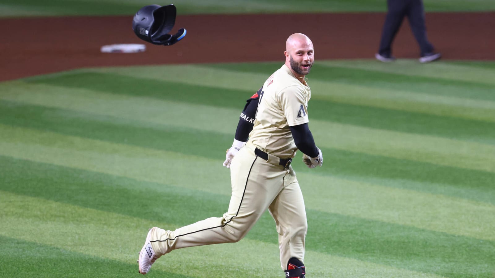  Christian Walker Powers D-Backs Past Dodgers In Extra Innings