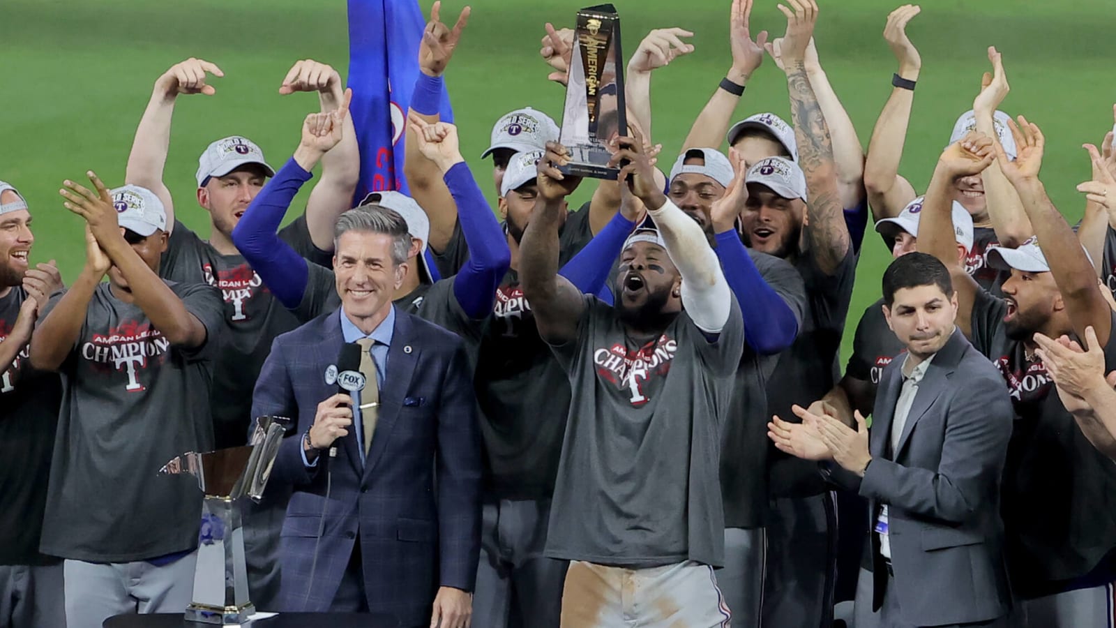 Rangers blast Astros to reach first World Series since 2011