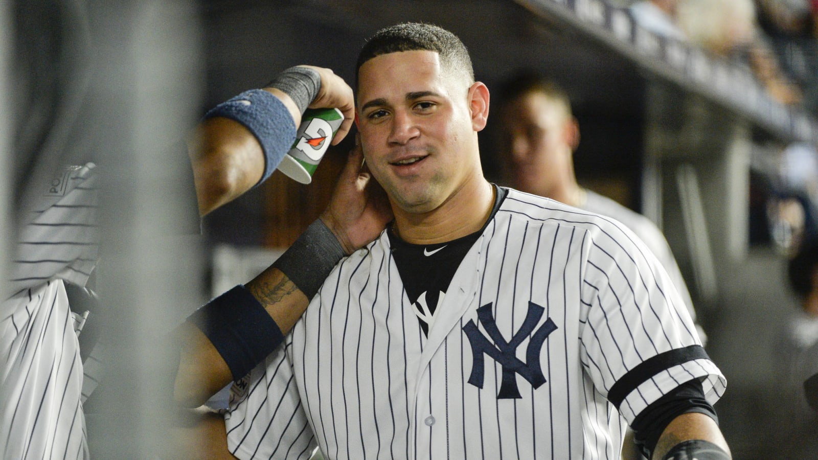 Yankees' Gary Sanchez leaves game vs. Rays with hand injury