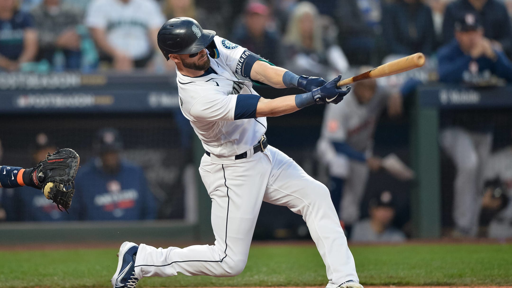 Giants, Rangers among teams interested in Mitch Haniger