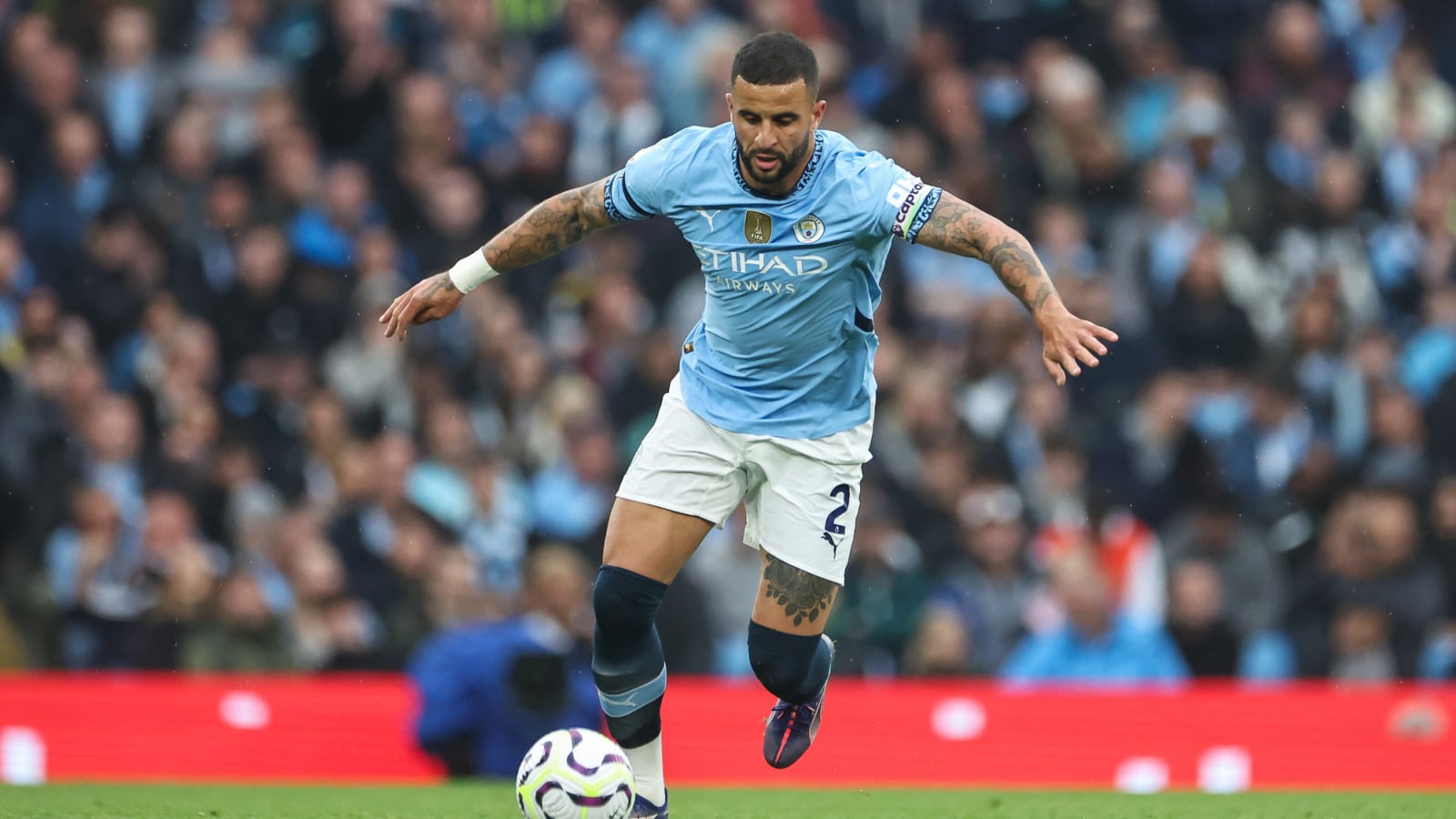 Watch: Kyle Walker embarrasses himself in build-up to Arsenal goal