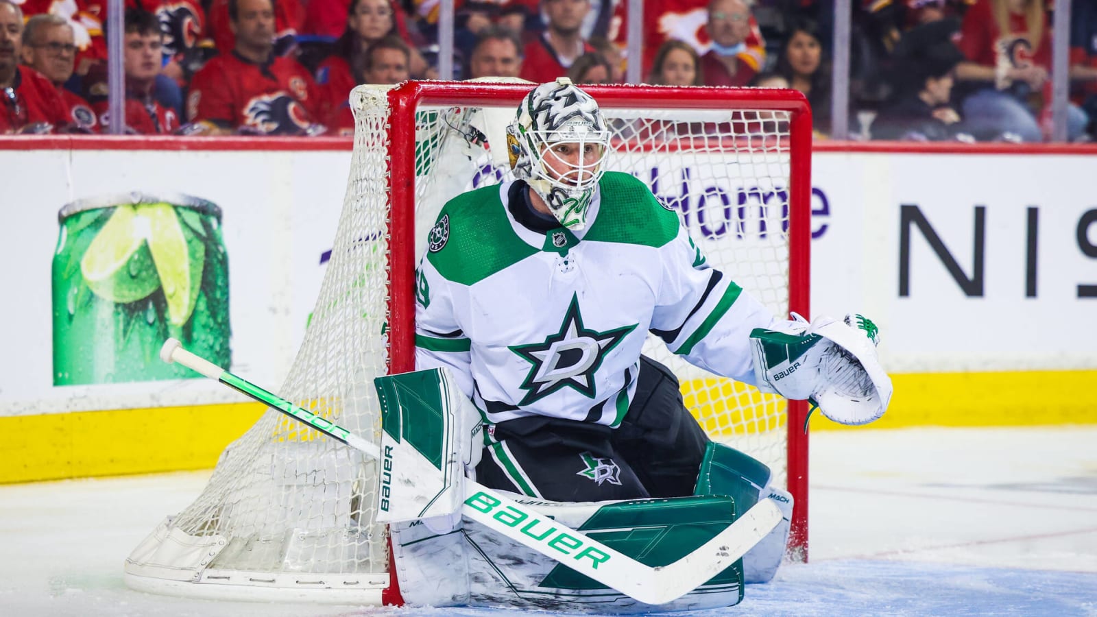 Dallas Stars sign G Jake Oettinger to three-year deal
