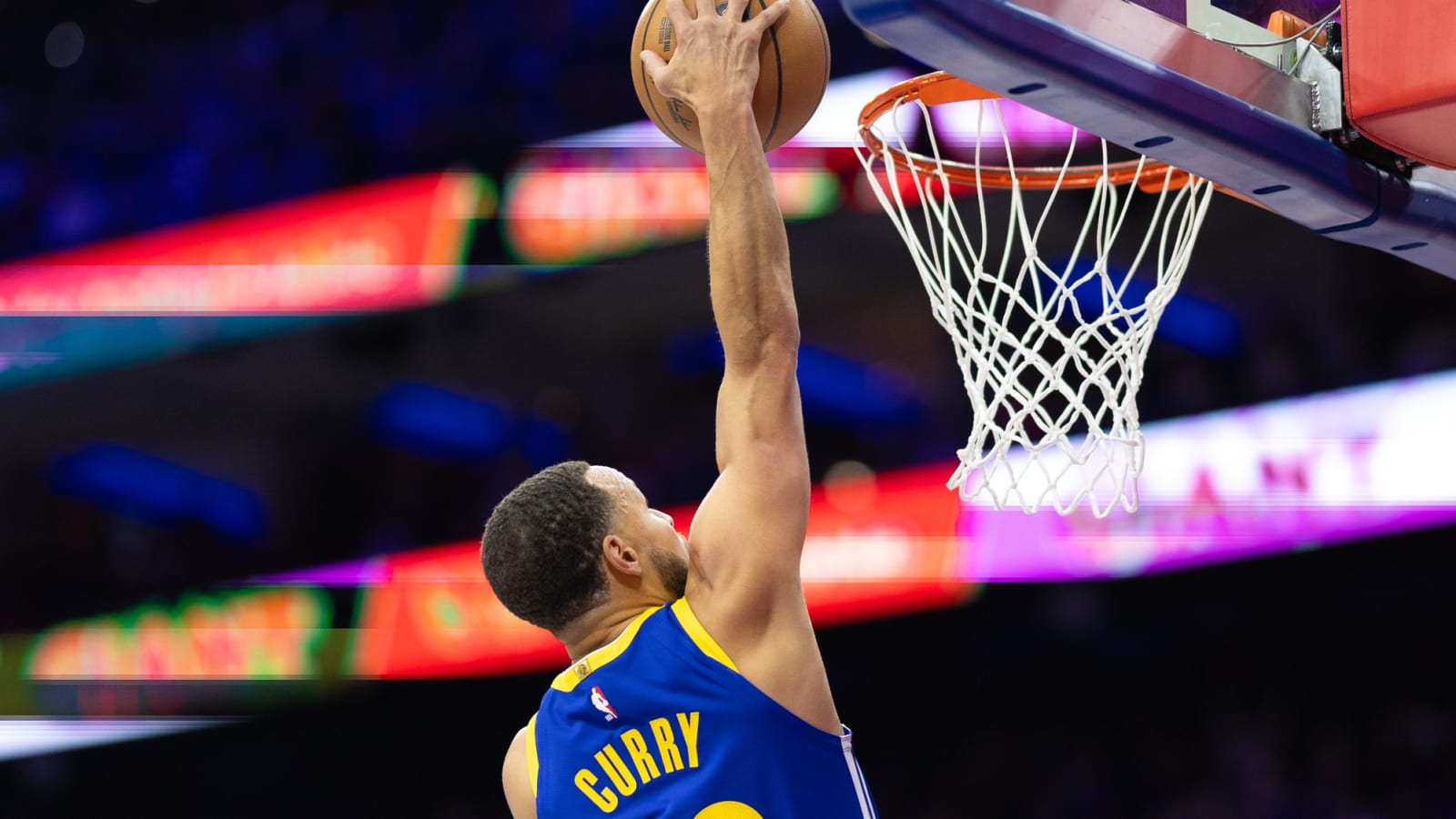 Watch: Stephen Curry dunks for the first time in six years