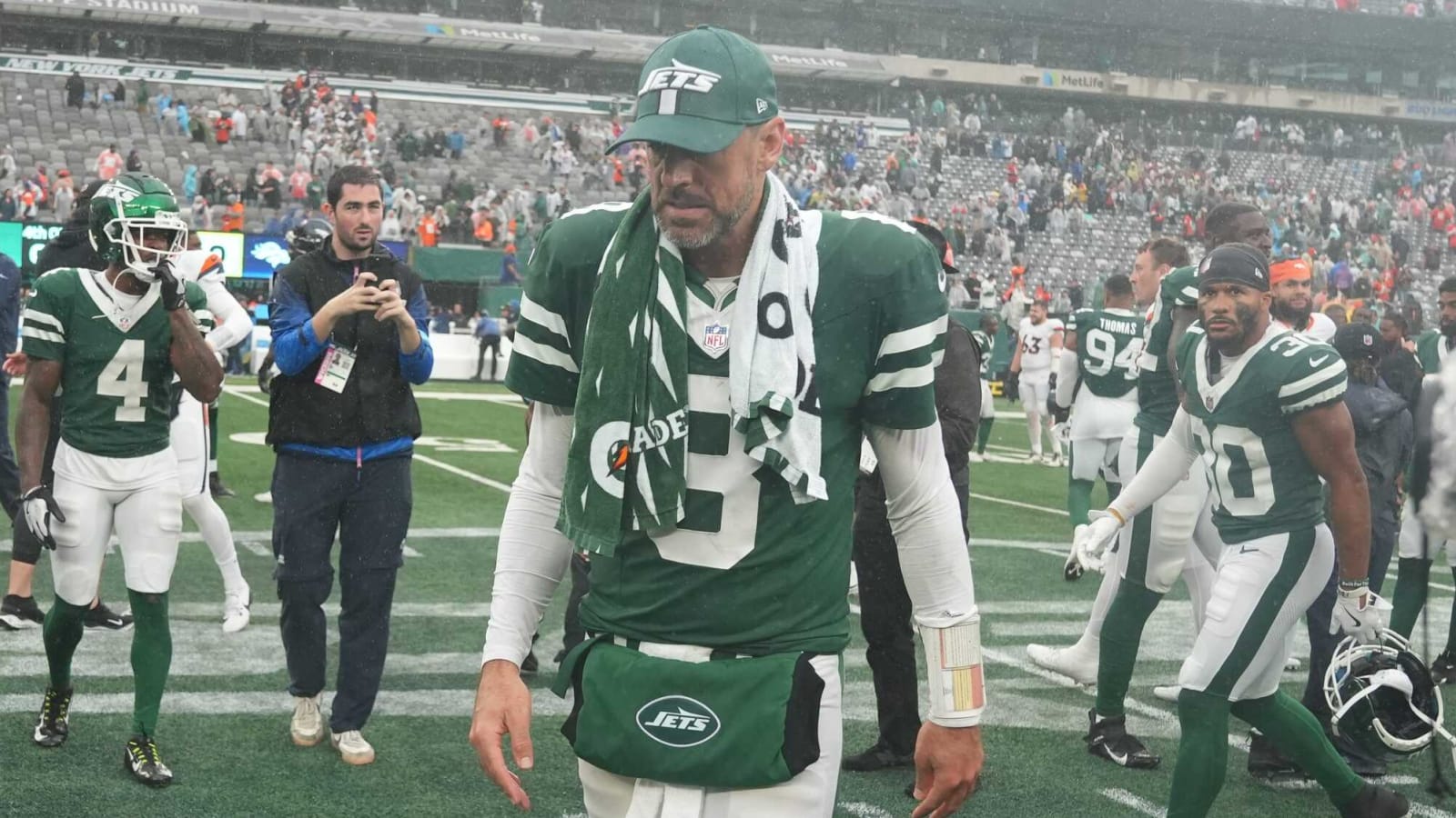 Jets QB Aaron Rodgers dismisses head coach's suggestion
