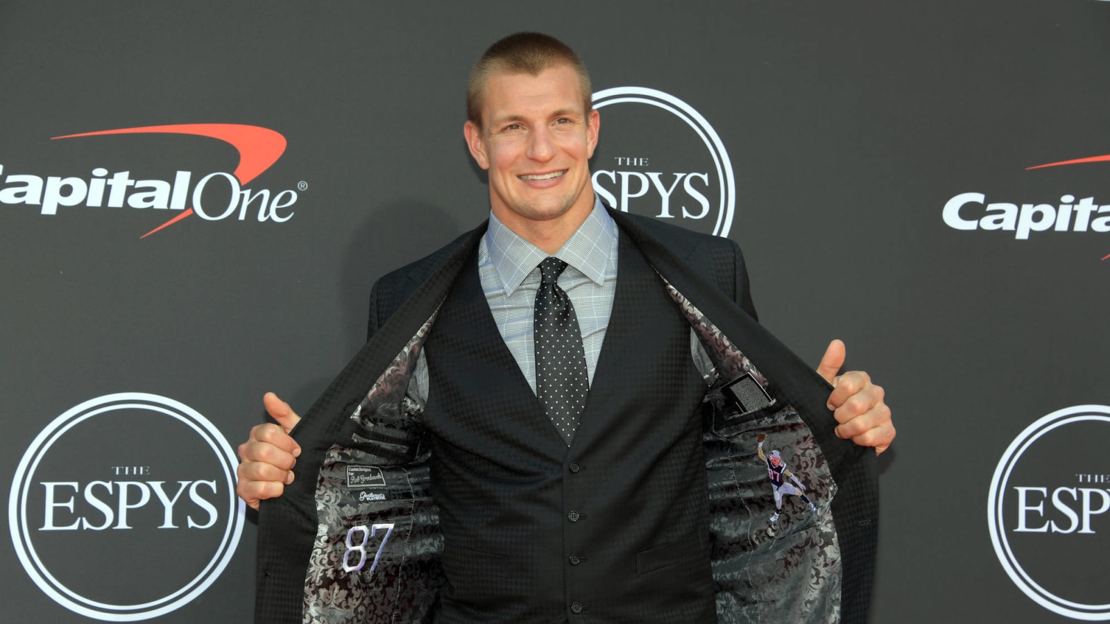 Rob Gronkowski says he's 'four more protein shakes away' from playing weight